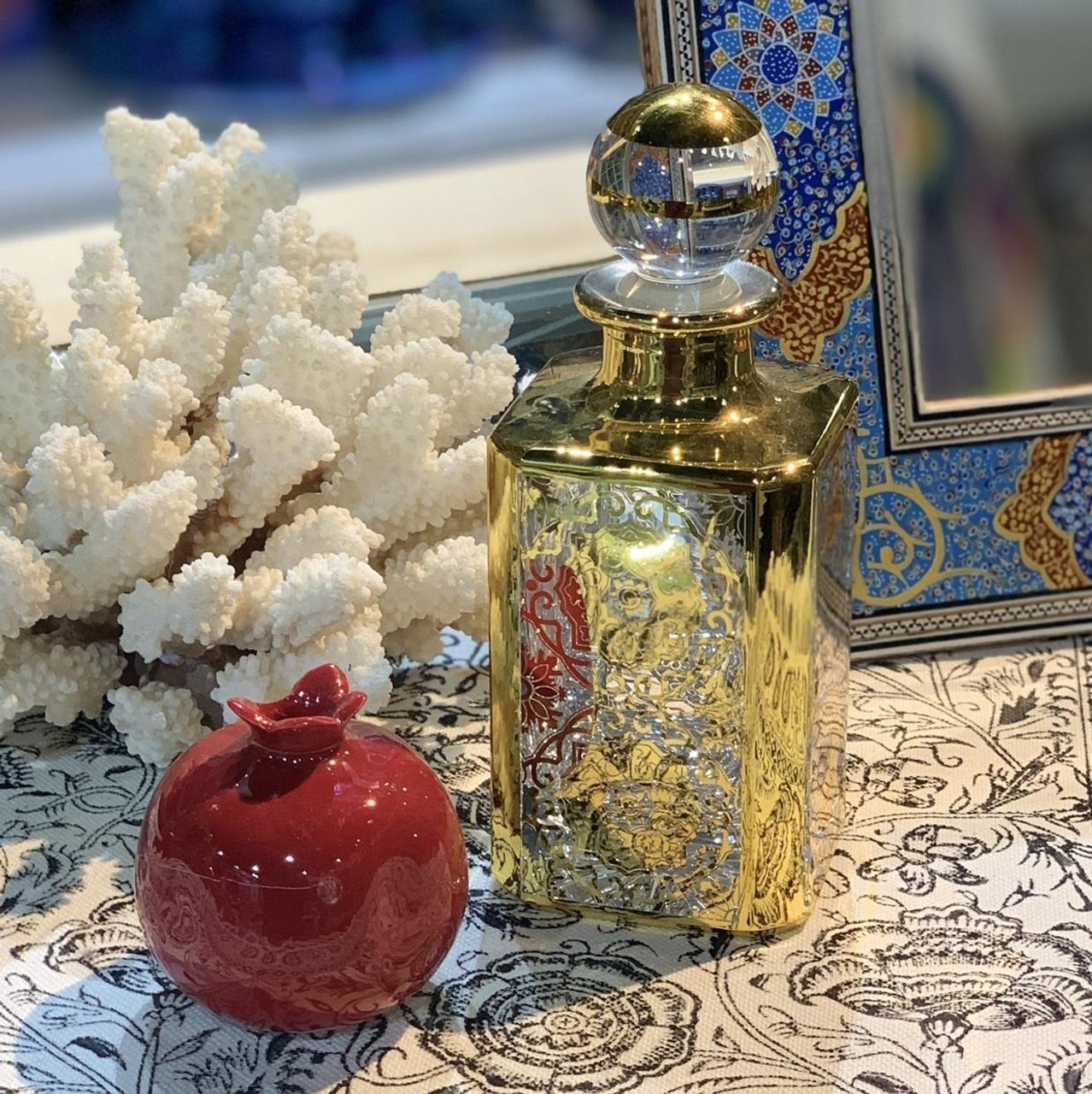 Navigating the Souk: Tips for Buying Authentic Arabian Perfume Oils