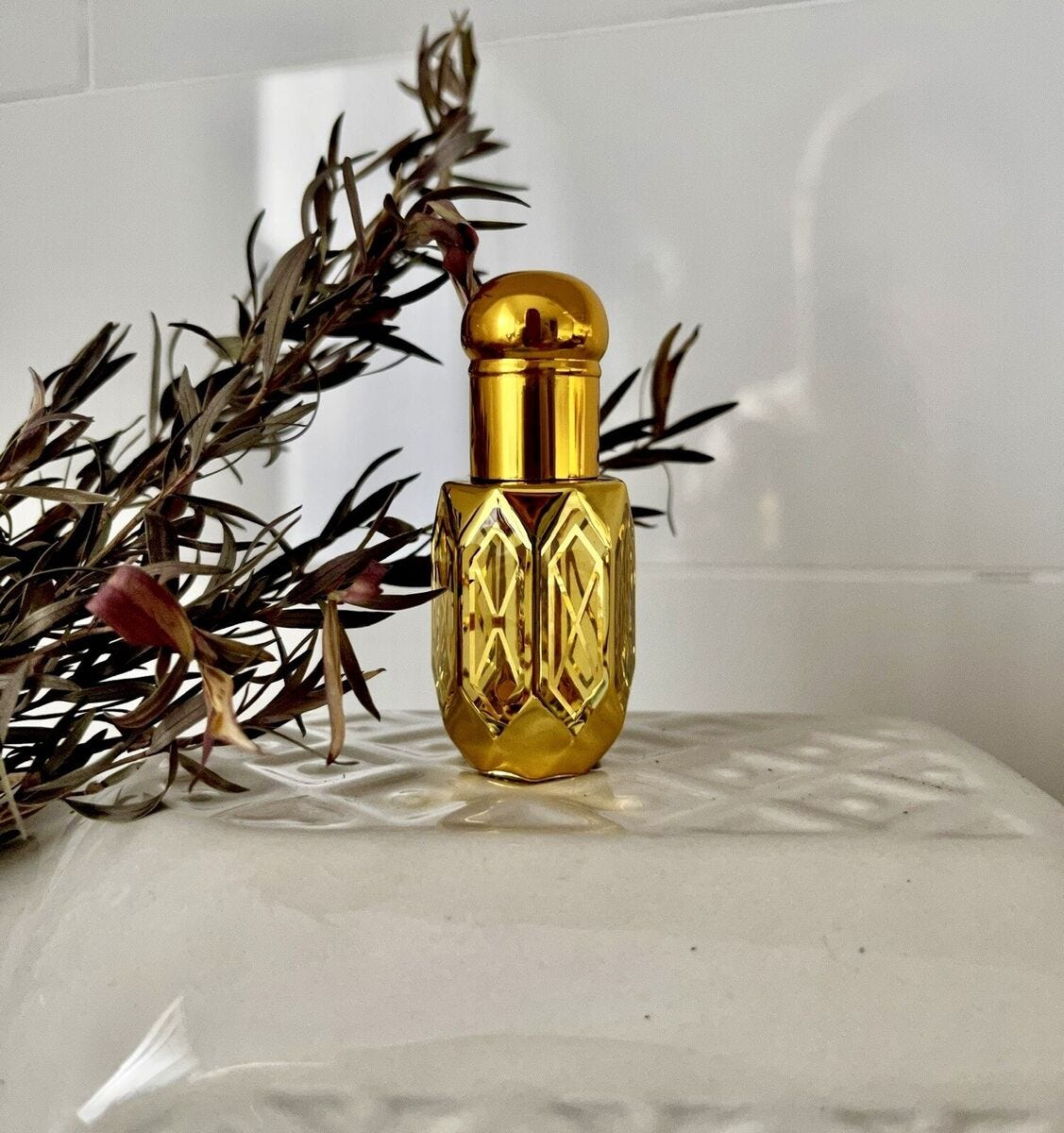 Scented Elegance Navigating the World of Arabian Perfume Oils